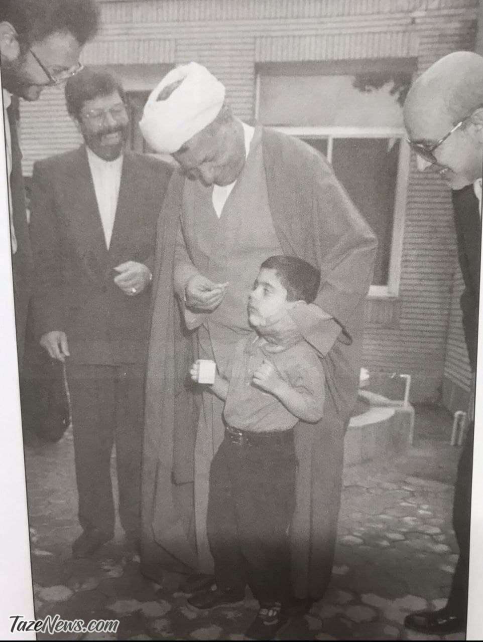 عکس| واکسن زدن هاشمیرفسنجانی در دهه ۷۰ عکس| واکسن زدن هاشمیرفسنجانی در دهه ۷۰