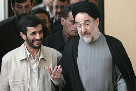چرا  احمدی‌نژاد می‌تواند از کشور خارج شود ولی خاتمی نه؟