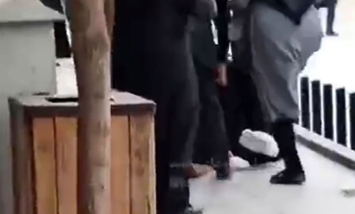 بازداشت زنی که با یک روحانی درگیر شد بازداشت زنی که با یک روحانی درگیر شد