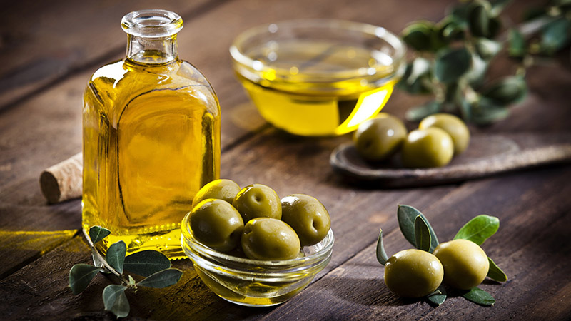 ۳ نکته که باید درمورد مصرف روغن زیتون بدانید ۳ نکته که باید درمورد مصرف روغن زیتون بدانید