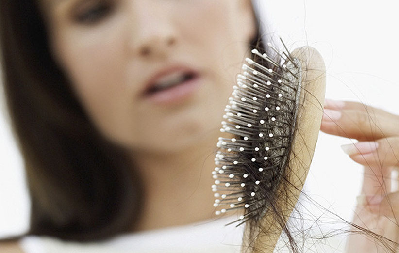 دلایل ریزش مو چیست و سلامت موها چگونه ممکن می‌شود؟