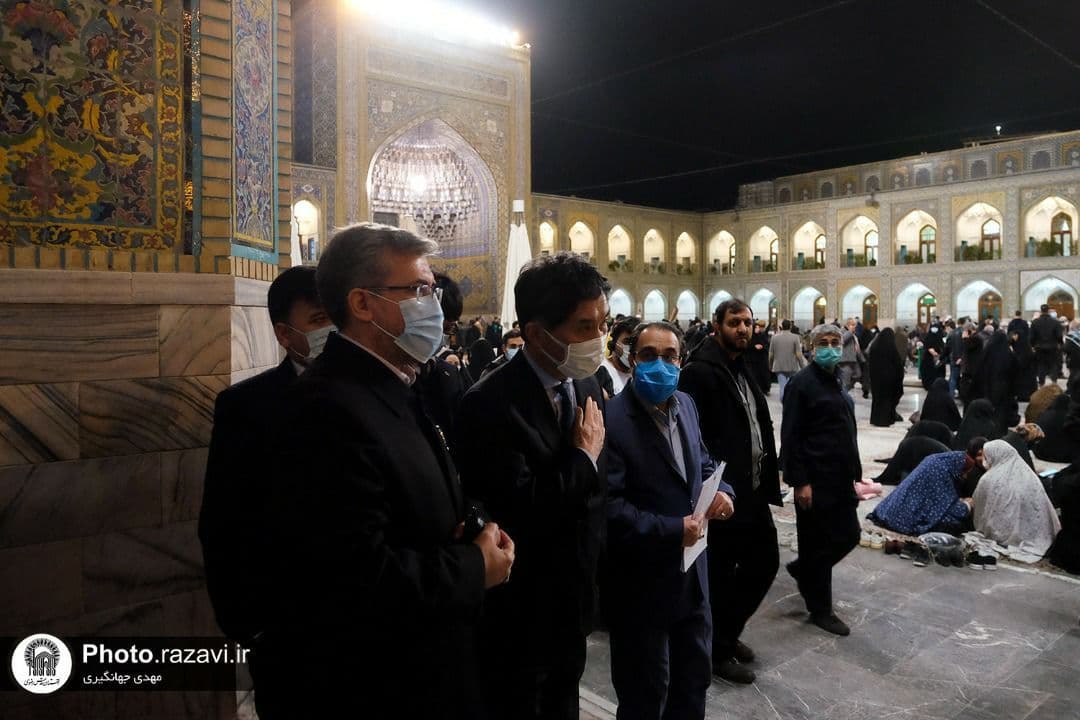 ببینید: ادای احترام سفیر ژاپن به امام رضا (ع) ببینید: ادای احترام سفیر ژاپن به امام رضا (ع)
