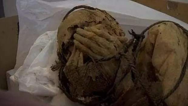 کشف مومیایی ۱۲۰۰ ساله با دستان بسته +عکس کشف مومیایی ۱۲۰۰ ساله با دستان بسته +عکس