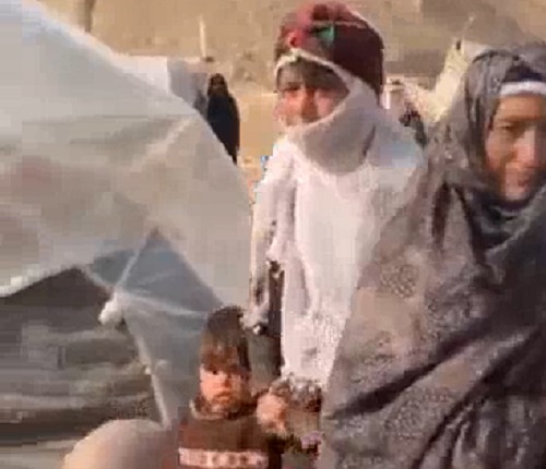 ویدئویی دردناک از فرزند فروشی در افغانستان؛ این که خوشگله چرا نمیخرند؟! ویدئویی دردناک از فرزند فروشی در افغانستان؛ این که خوشگله چرا نمیخرند؟!