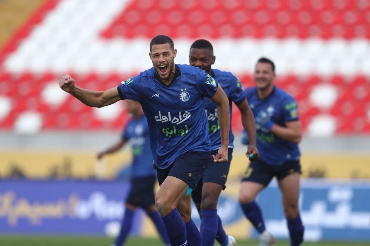 مهاجم استقلال هم به گلمحمدی پيشنهاد شد! مهاجم استقلال هم به گلمحمدی پيشنهاد شد!