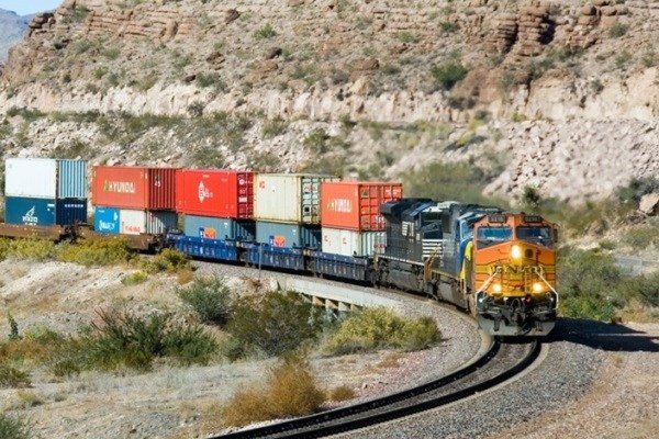 غارت عجیب قطارهای باری در وسط شهر خبرساز شد!