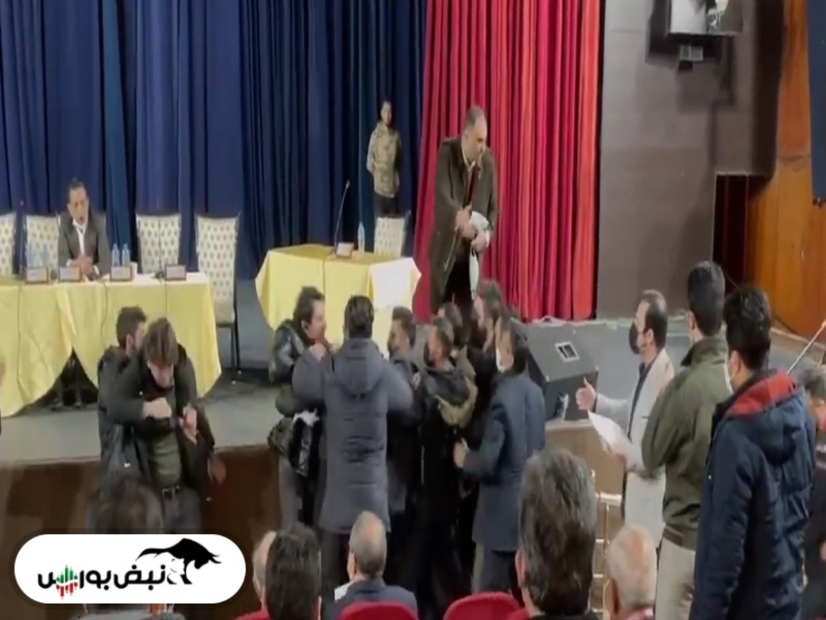 سومین درگیری و زدوخورد در مجمع در یک روز +ویدئو سومین درگیری و زدوخورد در مجمع در یک روز +ویدئو