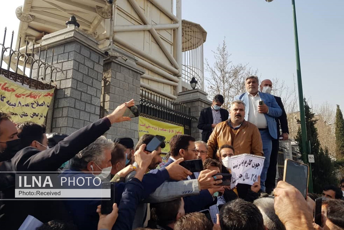 تصاویر| تجمع اعتراضی کارگران ساختمانی برابر مجلس تصاویر| تجمع اعتراضی کارگران ساختمانی برابر مجلس