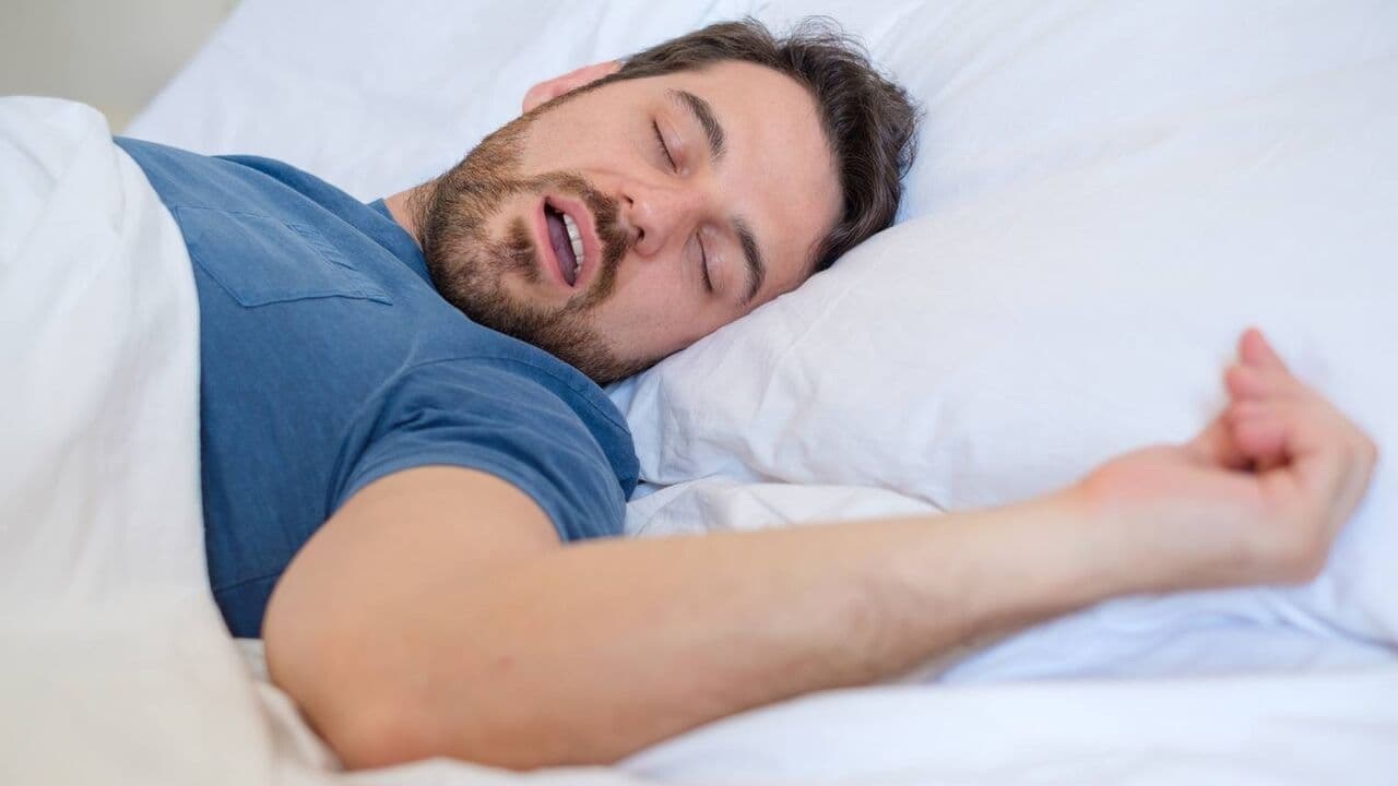 چرا وقت خواب آب از دهانمان میریزد؟ چرا وقت خواب آب از دهانمان میریزد؟