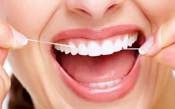 چه چیزی موجب آسیب به مینای دندان می‌شود؟