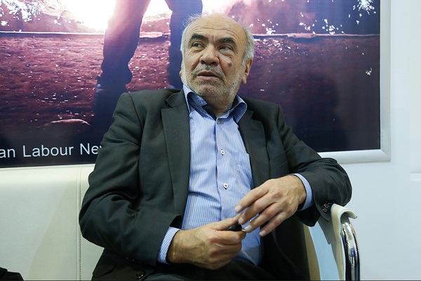 مسئولان آسیبهایی که به مردم وارد میشود را درک نمیکنند/ فرستادن مداح به درب خانهها ریاکاری است! مسئولان آسیبهایی که به مردم وارد میشود را درک نمیکنند/ فرستادن مداح به درب خانهها ریاکاری است!