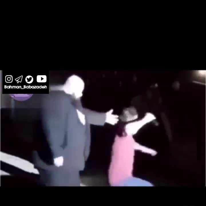 ویدئو| محسن ابراهیم زاده زمین خورد، پلیبک در کنسرت لو رفت! ویدئو| محسن ابراهیم زاده زمین خورد، پلیبک در کنسرت لو رفت!