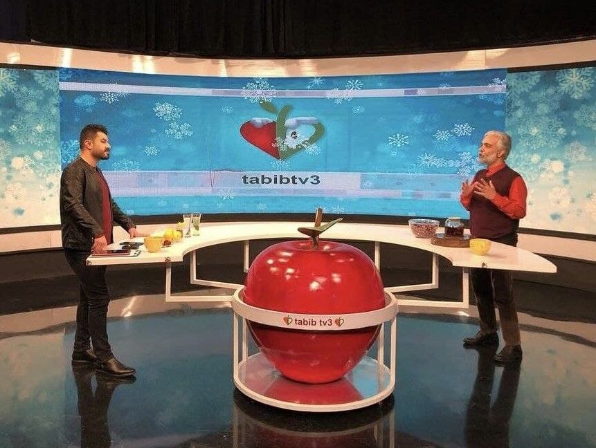 کری سنگین در برنامه زنده: گلمحمدی بخورید تا همیشه قهرمان شوید! کری سنگین در برنامه زنده: گلمحمدی بخورید تا همیشه قهرمان شوید!