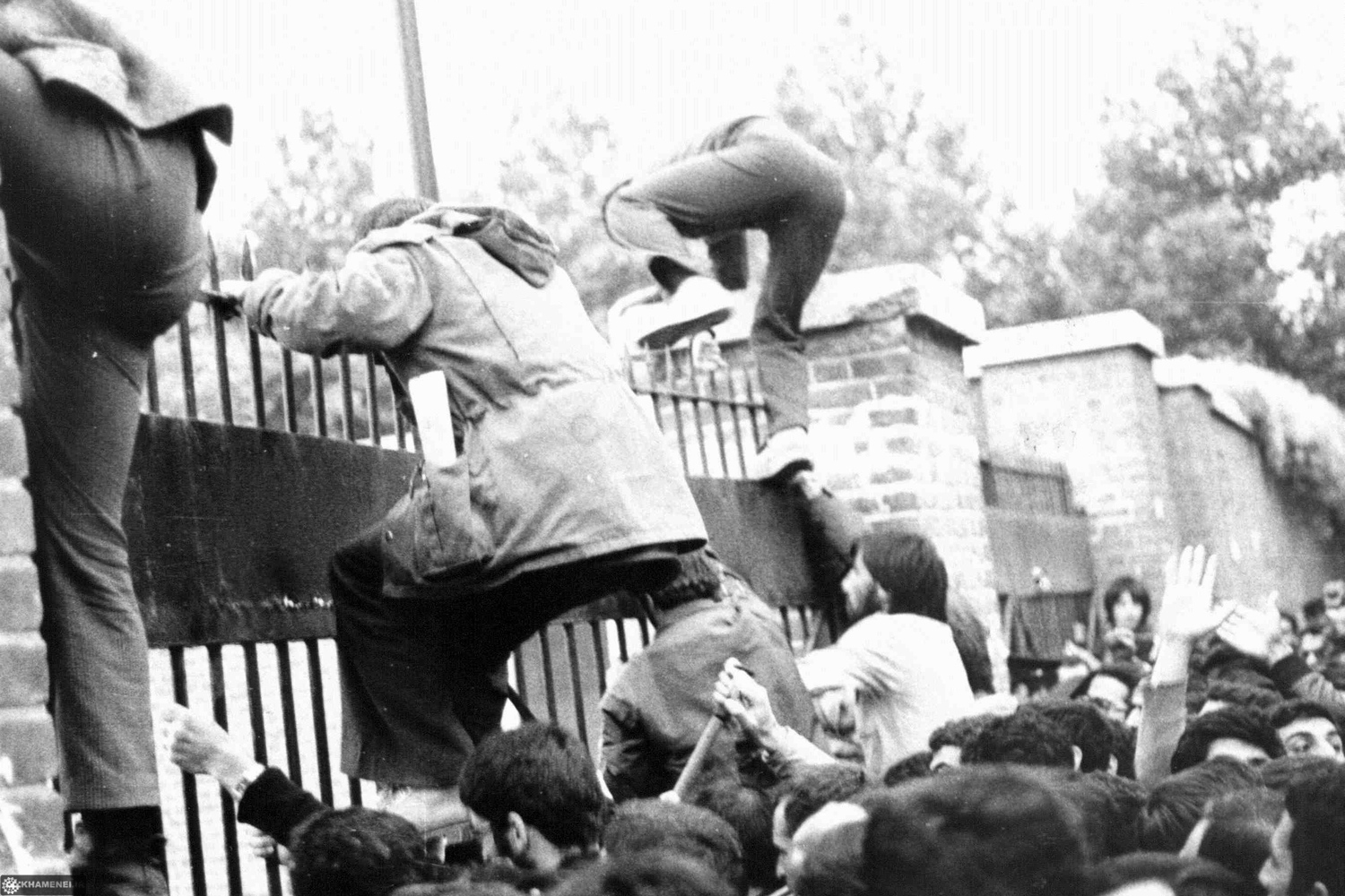 حمله محسن هاشمی به دانشجویان پیروخط امام حمله محسن هاشمی به دانشجویان پیروخط امام