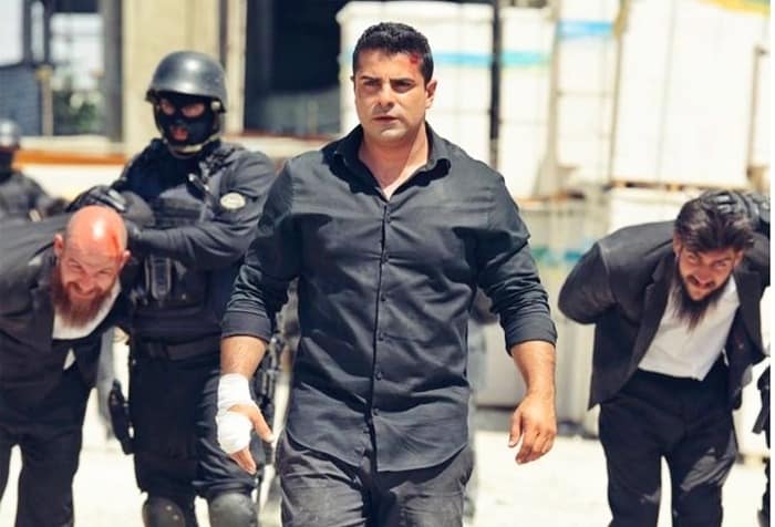 احمدی‌نژاد یک پورنو ساز را آورد، حالا هم این آقا از فنلاند آمده!