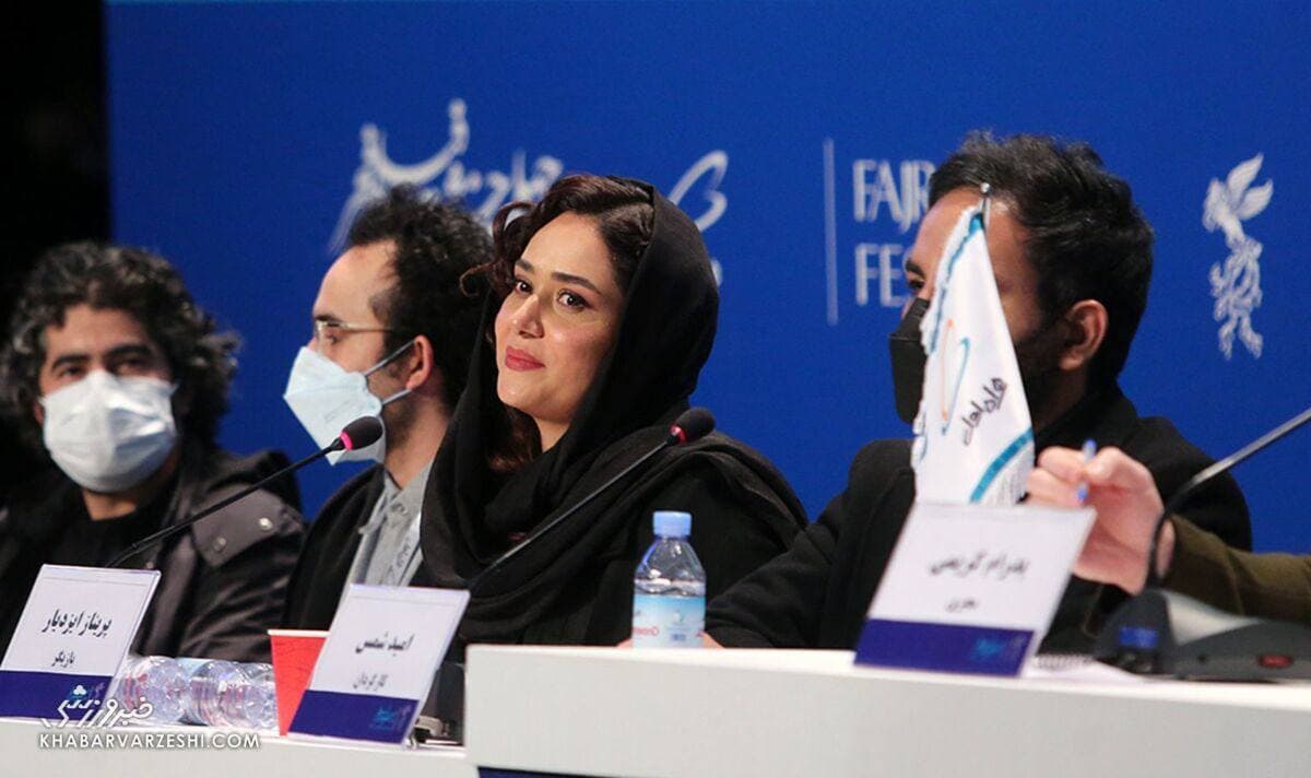 خانم بازیگر به عشق فرهاد مجیدی موهایش را کوتاه کرد! خانم بازیگر به عشق فرهاد مجیدی موهایش را کوتاه کرد!