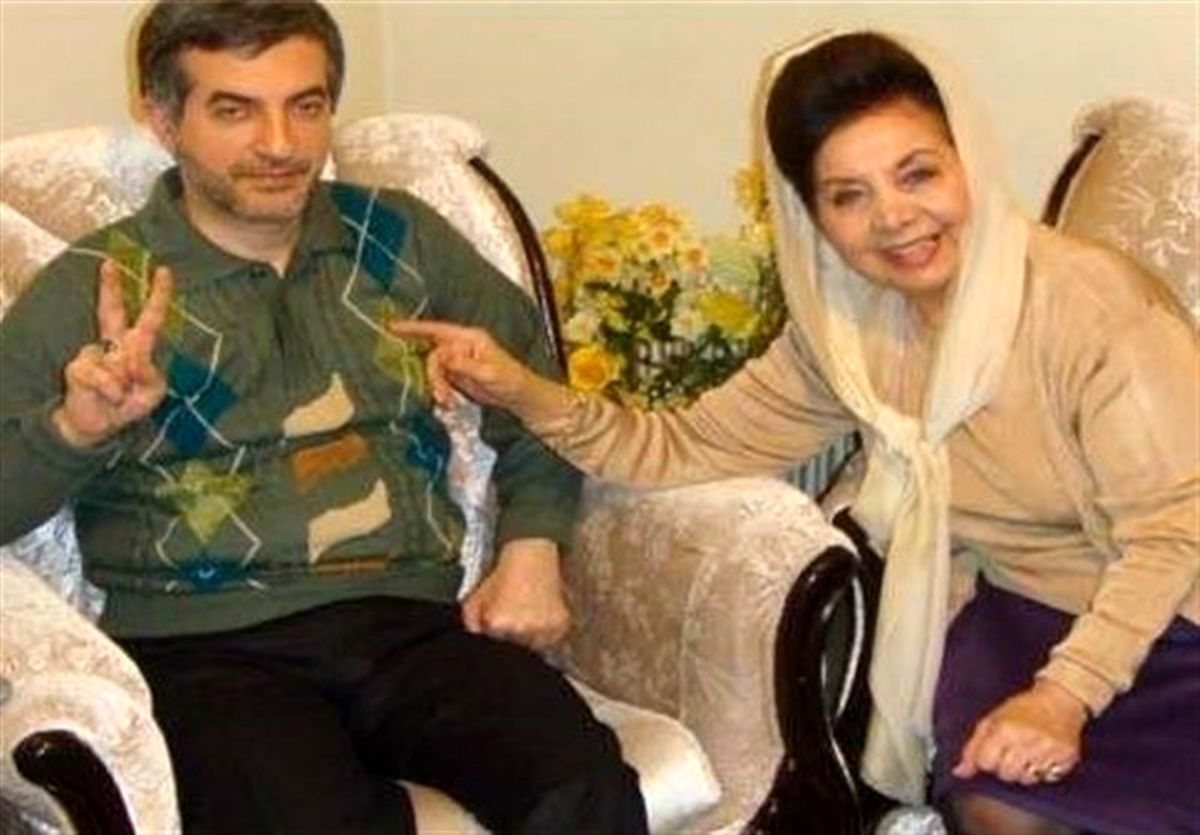 این زن به دعوت مشایی به ایران آمد و به احمدینژاد هدیه سیاسی داد! +عکس این زن به دعوت مشایی به ایران آمد و به احمدینژاد هدیه سیاسی داد! +عکس