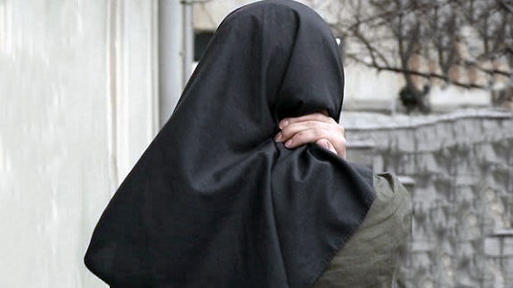 آزار دختر ۱۶ ساله به بهانه ازدواج؛ آرش از من فیلم سیاه گرفت! آزار دختر ۱۶ ساله به بهانه ازدواج؛ آرش از من فیلم سیاه گرفت!