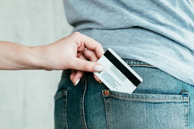 ۵۰۰ میلیون تومان سرقت زنان جیببر در بازار ۵۰۰ میلیون تومان سرقت زنان جیببر در بازار