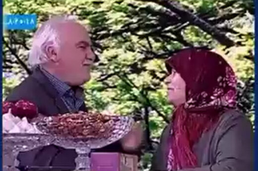 ویدئو| دستپاچگی مجری صداوسیما با روبوسی ادامه‌دار حاج‌خانم و حاج‌آقا روی آنتن زنده!