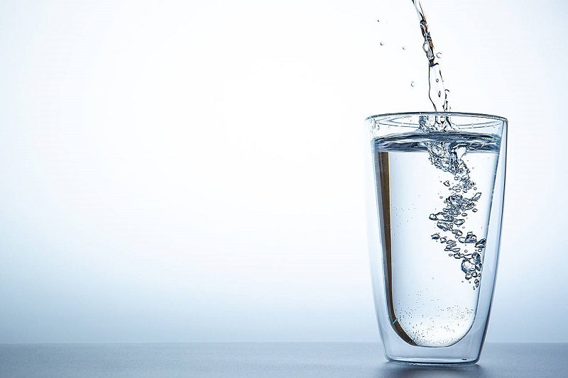 آداب نوشیدن آب در طب سنتی آداب نوشیدن آب در طب سنتی