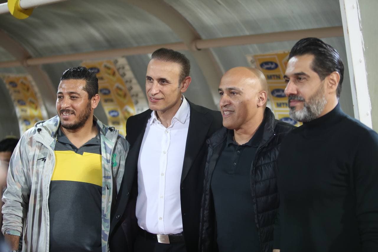 گلمحمدی اسم شاگرد منصوريان را يادداشت كرد گلمحمدی اسم شاگرد منصوريان را يادداشت كرد