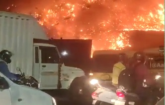 آتش‌سوزی آخرالزمانی در دهلی را ببینید!