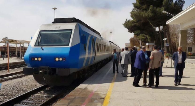 درگیری بر سر حجاب در قطار تهران - یزد/ رئیس قطار تعلیق شد!