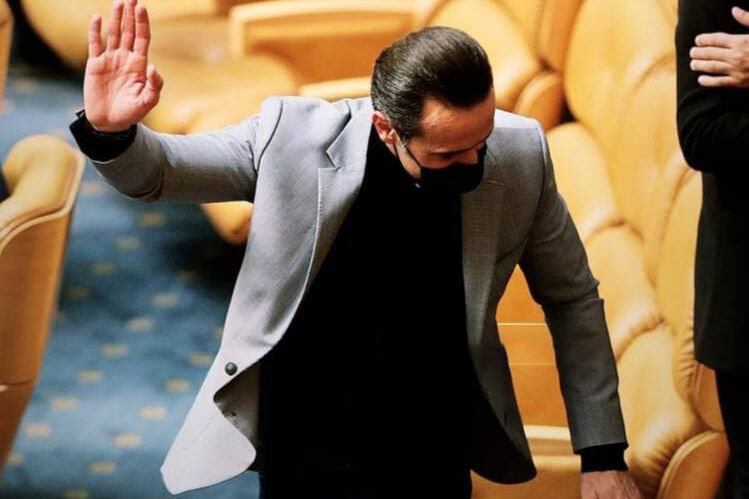 از «لپ لپ» این مجمع علی کریمی در نمیآید! از «لپ لپ» این مجمع علی کریمی در نمیآید!