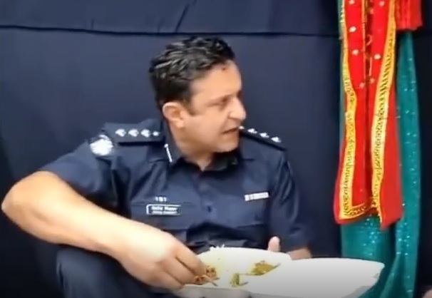 ویدئو| نذریخوران پلیس استرالیا در شب قدر ویدئو| نذریخوران پلیس استرالیا در شب قدر