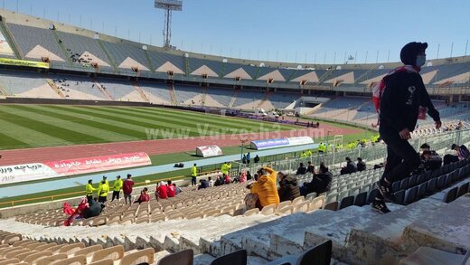 اقدام اعتراضی هواداران پرسپولیس +عکس اقدام اعتراضی هواداران پرسپولیس +عکس