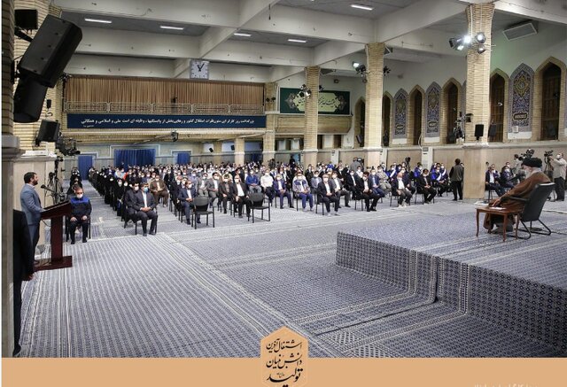 رهبر انقلاب: کارگران در صف مقدم مقابله با سیاست دشمن ایستادند رهبر انقلاب: کارگران در صف مقدم مقابله با سیاست دشمن ایستادند