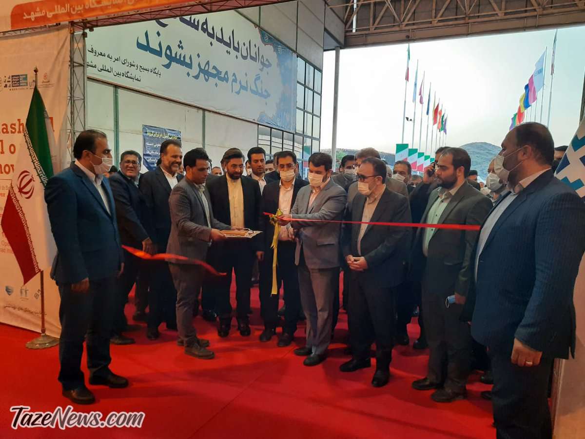 عکس| گاف تازه وزیر کار در افتتاح یک نمایشگاه!