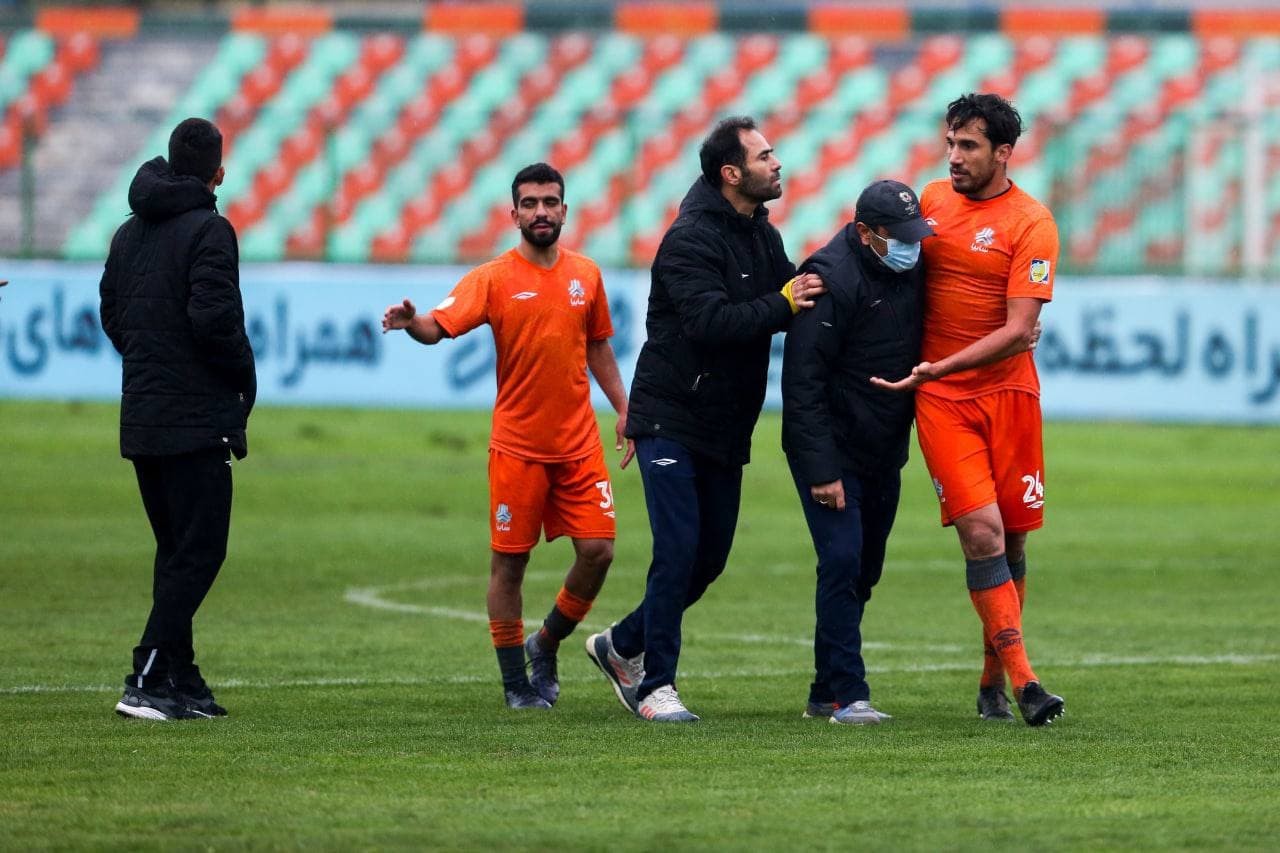 خودم دیدم مربیام تاکتیکش را تغییر داد تا پرسپولیس راحتتر برنده شود! خودم دیدم مربیام تاکتیکش را تغییر داد تا پرسپولیس راحتتر برنده شود!