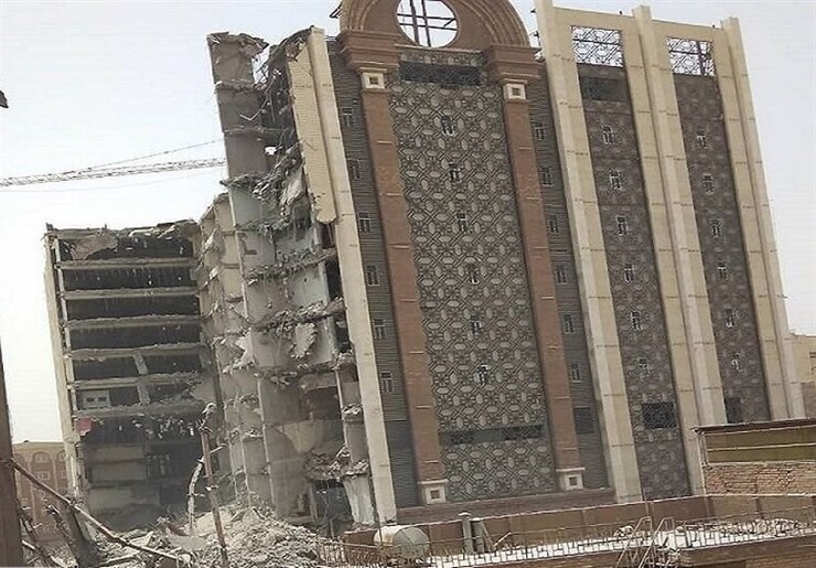 ویدئو| روش عجیب تخریب باقیمانده ساختمان متروپل با پتک! ویدئو| روش عجیب تخریب باقیمانده ساختمان متروپل با پتک!