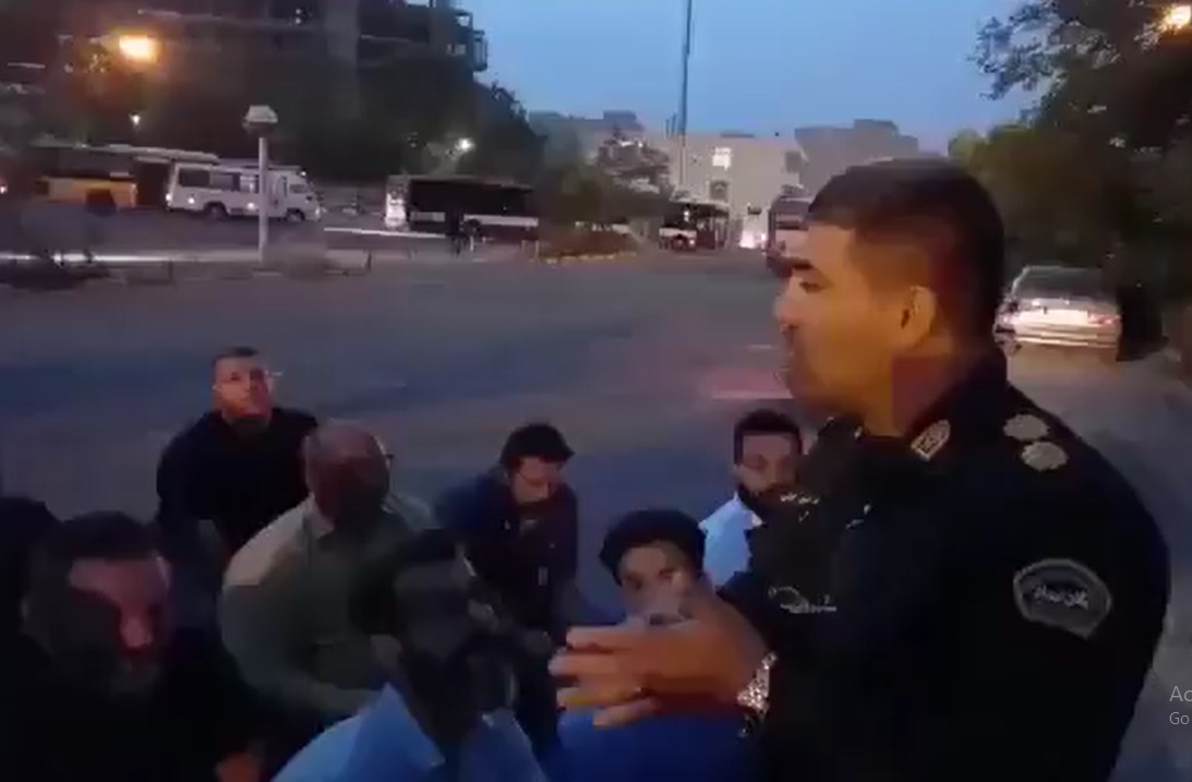 ویدئو| مأموران شهرداری جای رانندگان اعتصابکننده اتوبوسرانی را گرفتند! ویدئو| مأموران شهرداری جای رانندگان اعتصابکننده اتوبوسرانی را گرفتند!