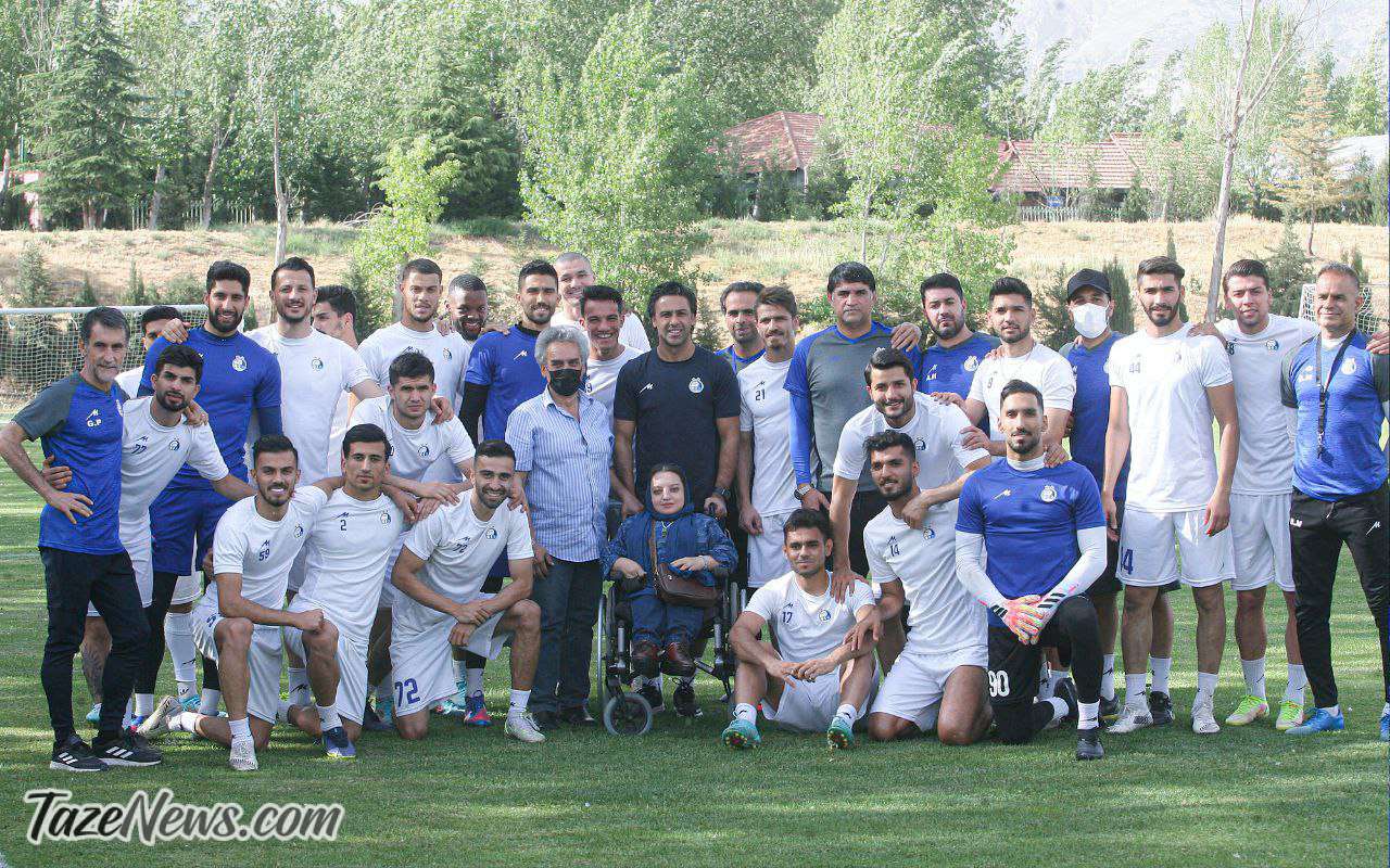 زن مهمان ویژه فرهاد مجیدی و استقلالی‌ها در تمرین +عکس