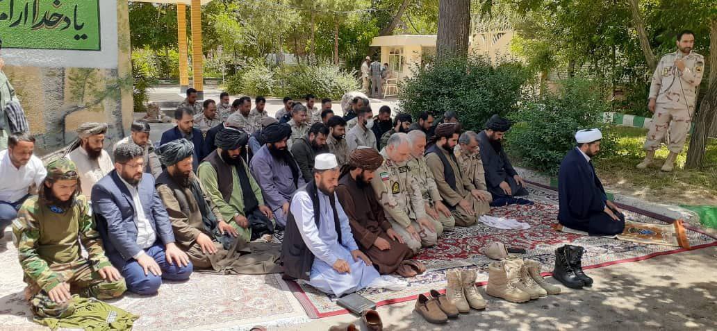 عکس جالب از مرزبانان ایرانی در کنار طالبان!