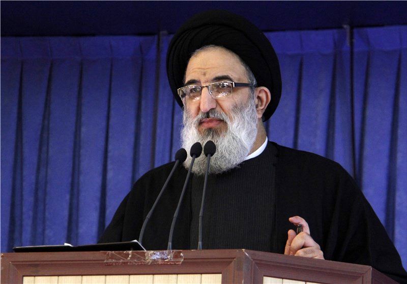 امام جمعه کرج: جراحی اقتصاد درد دارد اما باید تحمل کرد!