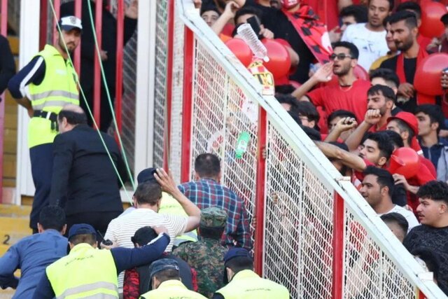 اخلالگران نظم بازی تراکتور و پرسپولیس بازداشت شدند اخلالگران نظم بازی تراکتور و پرسپولیس بازداشت شدند