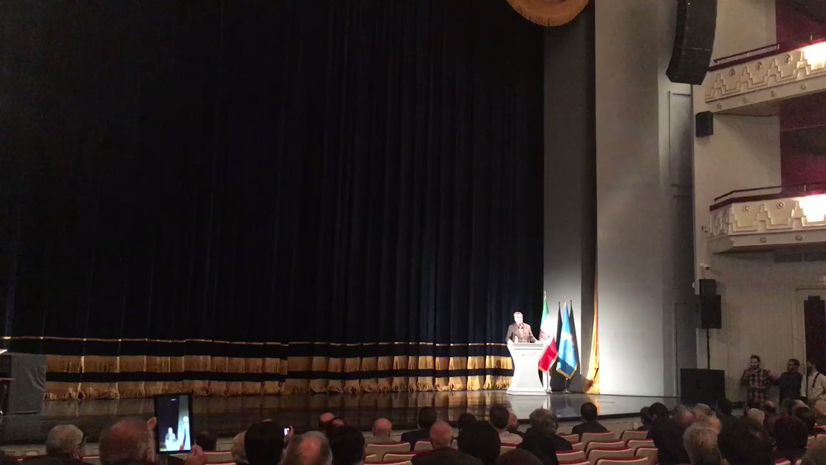 ویدئو| آوازخوانی ناگهانی مدیرعامل همه را غافلگیر کرد! ویدئو| آوازخوانی ناگهانی مدیرعامل همه را غافلگیر کرد!