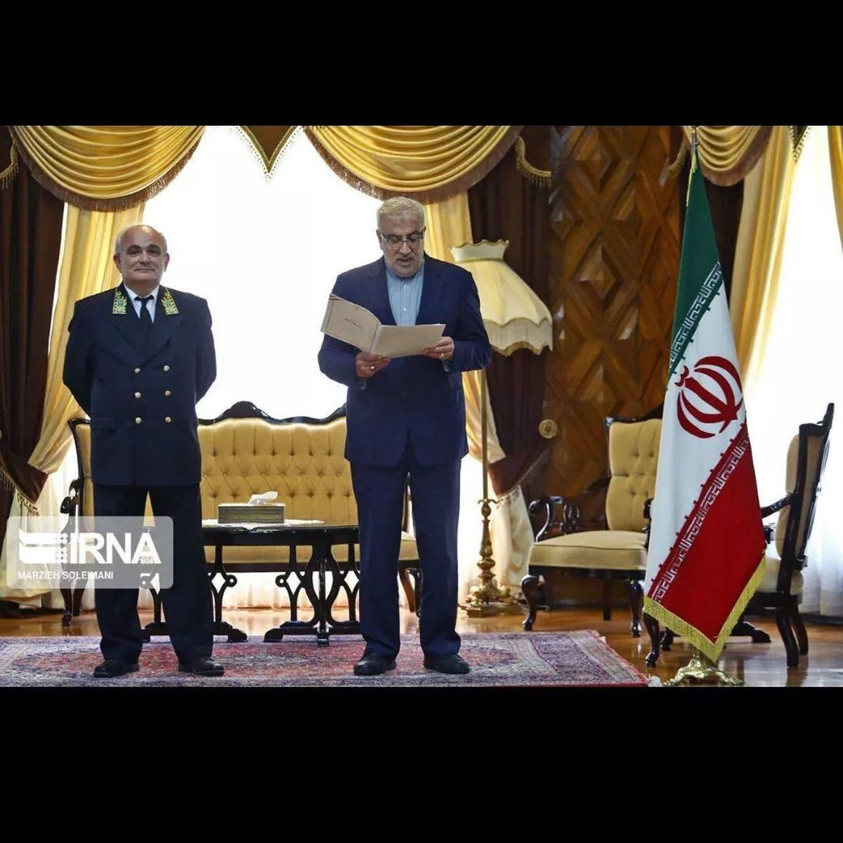 عکس تاسفبار وزیر نفت در سفارت روسیه!/ زمان شاه هم این اتفاق نیافتاد! عکس تاسفبار وزیر نفت در سفارت روسیه!/ زمان شاه هم این اتفاق نیافتاد!