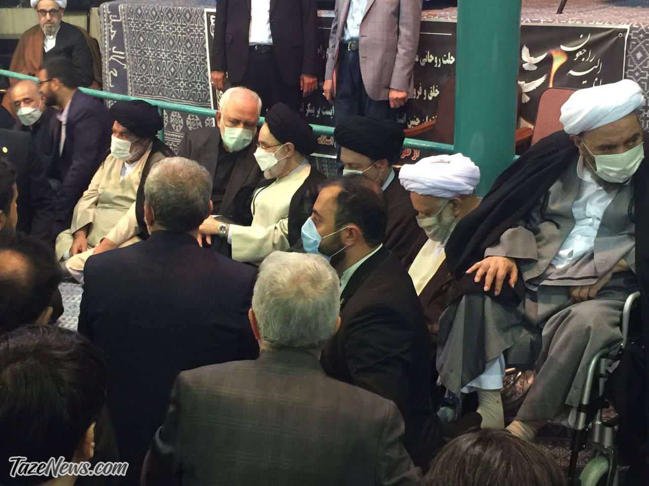 عکس| سیدمحمد خاتمی و دکتر ظریف در مراسم وداع با حجت‌الاسلام دعایی!