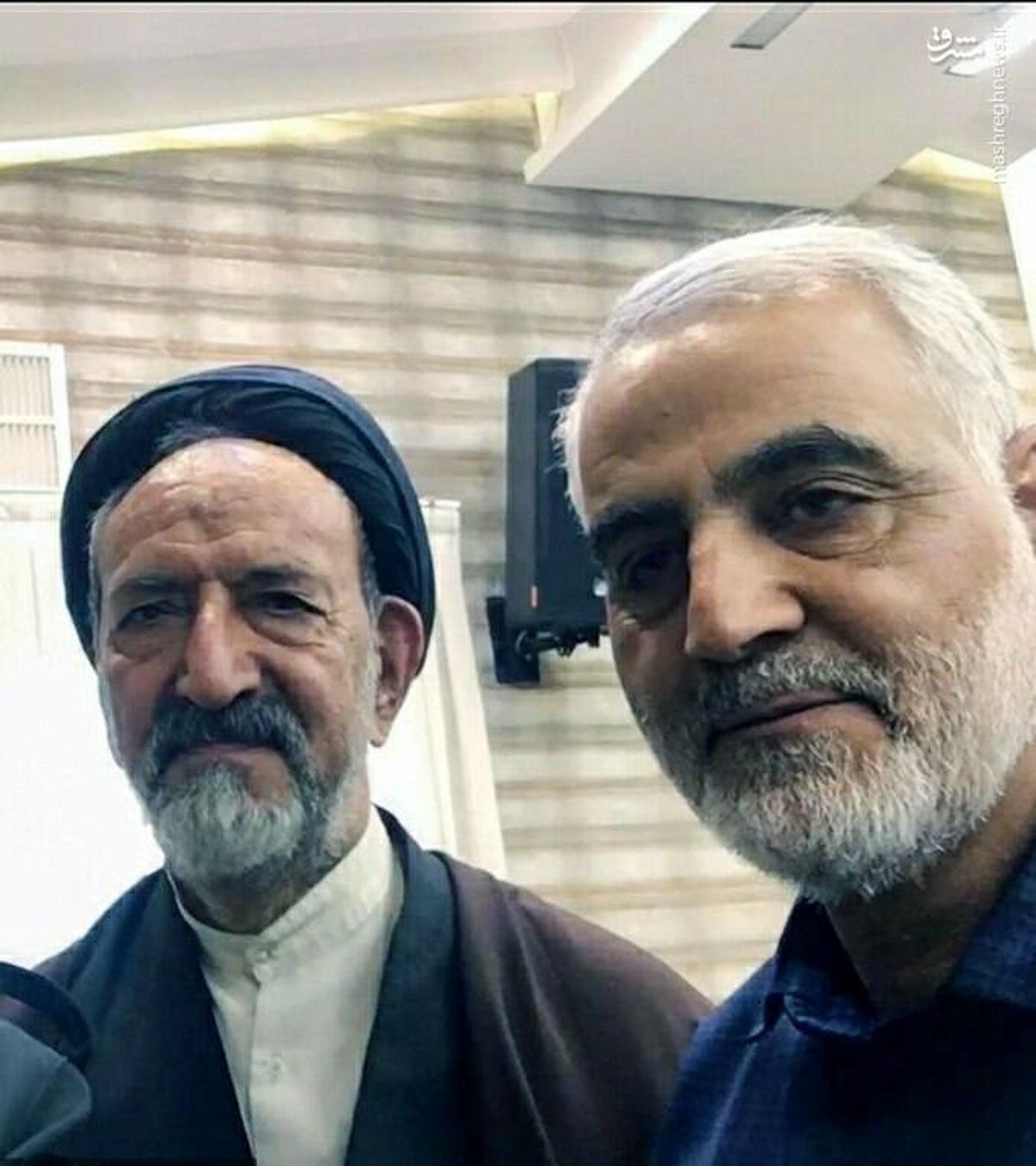 عکسی از مرحوم دعایی در کنار شهید سلیمانی