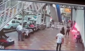 ویدئو| لحظه دستبرد سارق مسلح به طلافروشى با مواد آتش‌زا‌!