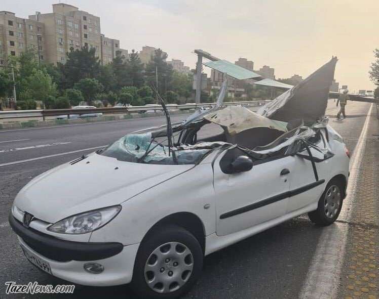 سقوط تابلوی بزرگراه، ۲۰۶ را له کرد! +عکس