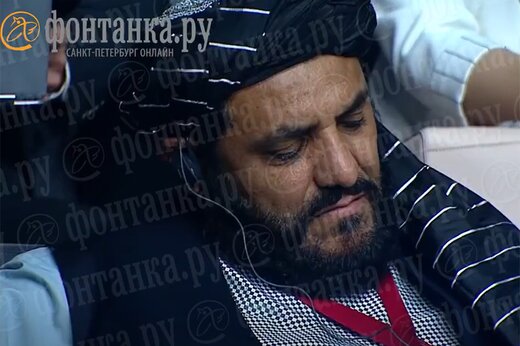 ویدئو| خوابیدن یک عضو طالبان هنگام سخنرانی پوتین
