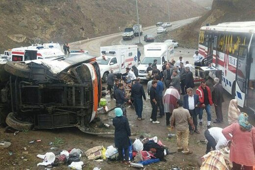۳کشته و ۲۵مصدوم در حادثه واژگونی اتوبوس +ویدئو ۳کشته و ۲۵مصدوم در حادثه واژگونی اتوبوس +ویدئو