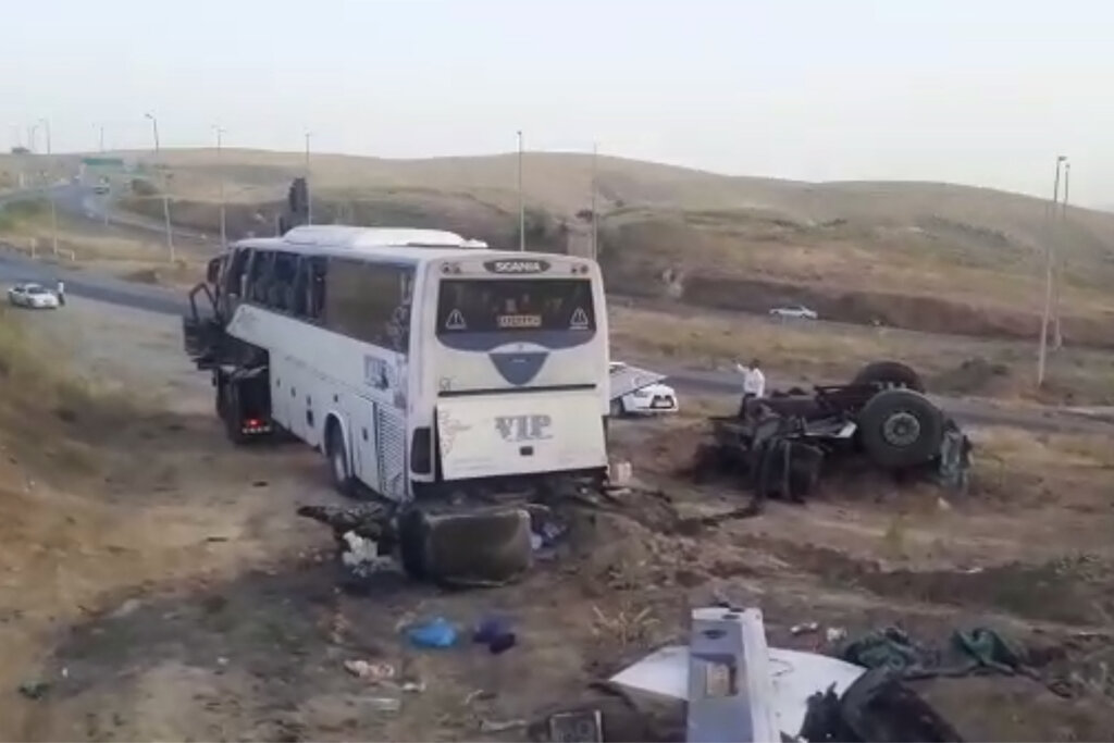 بریدن ترمز اتوبوس مسافربری ۵۹ مصدوم و کشته برجای گذاشت! بریدن ترمز اتوبوس مسافربری ۵۹ مصدوم و کشته برجای گذاشت!