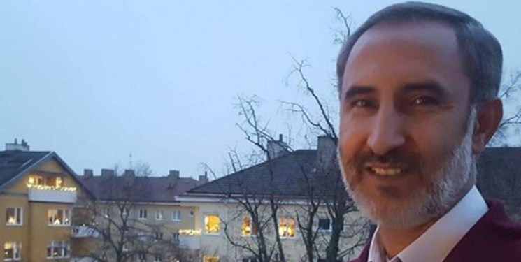 حمید نوری را مقابل زندانبانهای خانم برهنه میکنند/ مردی را برای شکنجههای روحی آوردند! حمید نوری را مقابل زندانبانهای خانم برهنه میکنند/ مردی را برای شکنجههای روحی آوردند!